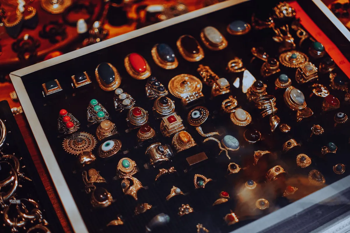 Comment voyager avec ses bijoux sans les emmêler ni les perdre