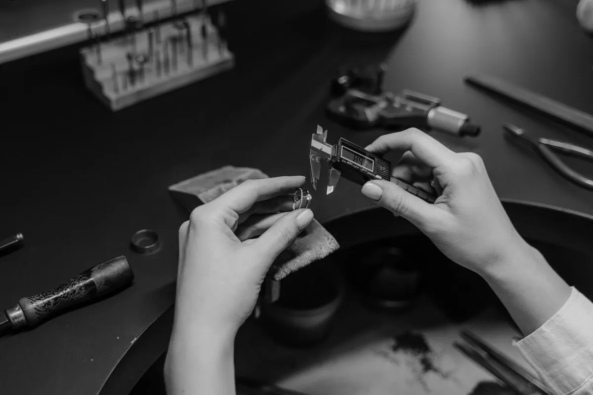 Le polissage des bijoux : du limage au poli miroir